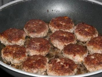 Buletten oder Frikadellen oder Fleischpflanzerl - Rezept - Bild Nr. 5