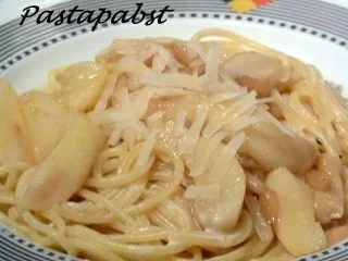 Rezept: Bandnudeln mit Gorgonzola, Birnen und Pinienkernen Bild Nr. 2 Bandnudeln mit Gorgonzola, Birnen und Pinienkernen - Rezept - Bild Nr. 2