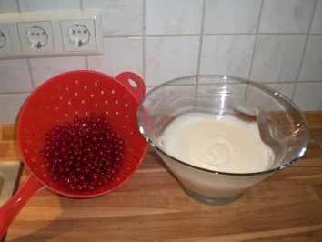 Eierlikörquark mit roten Johannisbeeren - Rezept - Bild Nr. 5