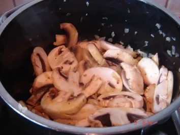 Rezept: Champignon-Rahm Nudeln Bild Nr. 5 Champignon-Rahm Nudeln - Rezept - Bild Nr. 5