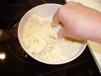 Rezept: Pflaumenkuchen mit Streusel Bild Nr. 3 Pflaumenkuchen mit Streusel - Rezept - Bild Nr. 3