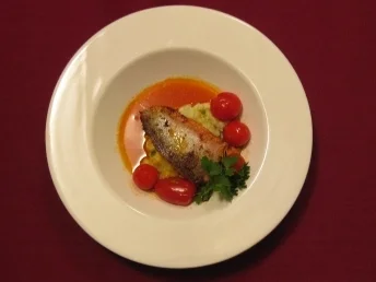 Edelfisch auf Paprikacoulis und Kartoffel-Avocado-Püree - Rezept