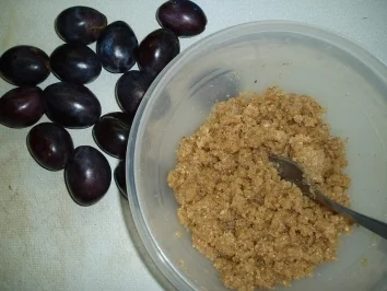 Feiner Zwetschken (Pflaumen) - Kuchen mit Streusel - Rezept - Bild Nr. 2