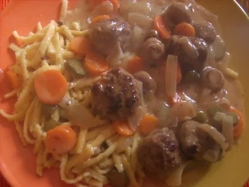 Gehacktesbällchen in Champignon-Rahmsoße - Rezept - Bild Nr. 3