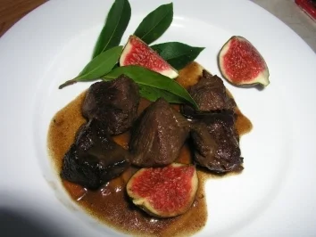 Hirschgulasch in Feigen- Senf- Soße - Rezept