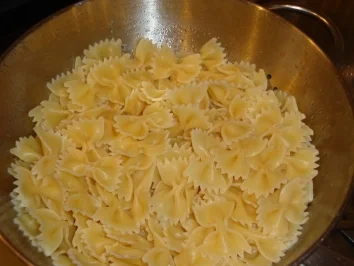 Rezept: Nudeln mit Käse-Schinken-Soße Bild Nr. 3 Nudeln mit Käse-Schinken-Soße - Rezept - Bild Nr. 3