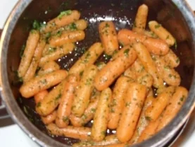 Putengeschnetzeltes mit Kartoffelchen und Babykarotten - Rezept - Bild Nr. 4