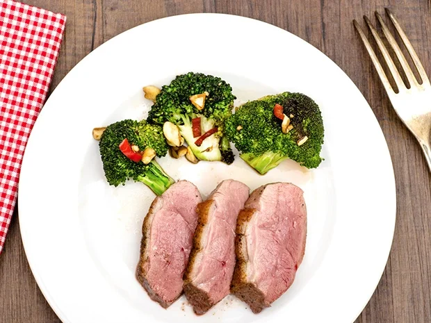 Geflügel - Entenbrust bei Niedrigtemperatur (80°C) im Backofen gegart..... - Rezept - Bild Nr. 2