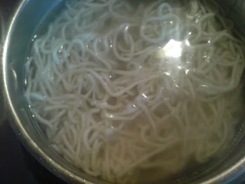 Rezept: Mie-Nudeln in süß-scharfer Currysoße Bild Nr. 2 Mie-Nudeln in süß-scharfer Currysoße - Rezept - Bild Nr. 2