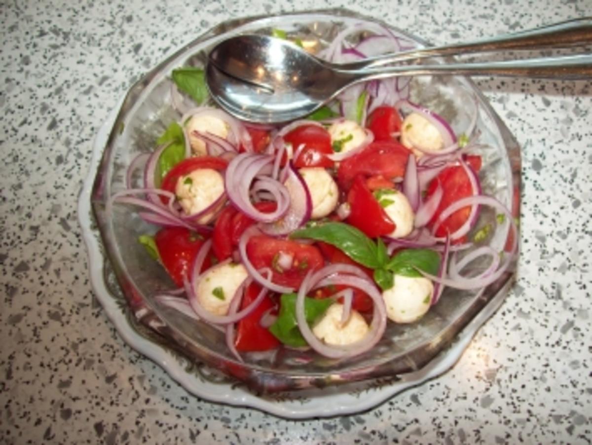 Tomatensalat mit Mozzarella - Rezept mit Bild - kochbar.de
