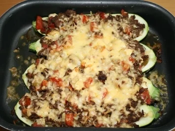 Zucchini gefüllt mit Hackfleisch - Rezept