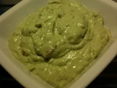 Guacamole mit Kirschtomaten und Frischkäse - Rezept