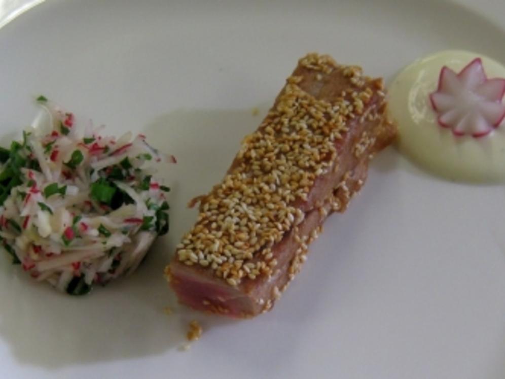 Gebratener Thunfisch mit Radieschen-Apfelsalat - Rezept - kochbar.de