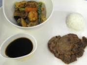 Sukiyaki mit Tempura, dazu Dashi-Soße und Sushi-Reis - Rezept