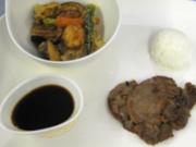 Sukiyaki mit Tempura, dazu Dashi-Soße und Sushi-Reis - Rezept