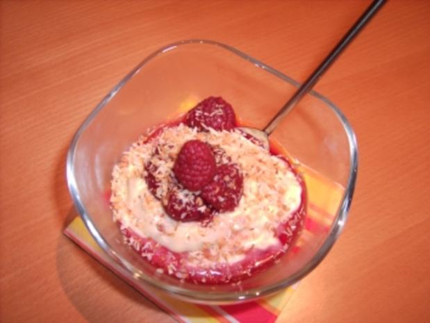 Kokos-Vanillepudding mit Himbeeren - Rezept - kochbar.de