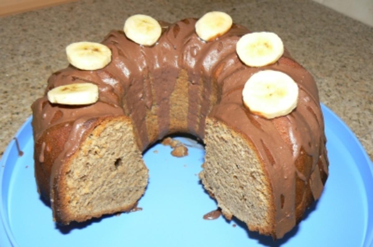 Bananenkuchen mit Bananen, 1 für die Deko aufheben und Zucker - Rezept
By Kraueterhexe1971