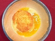 Frittiertes Eis auf Fruchtmousse mit Honig-Limettensoße - Rezept