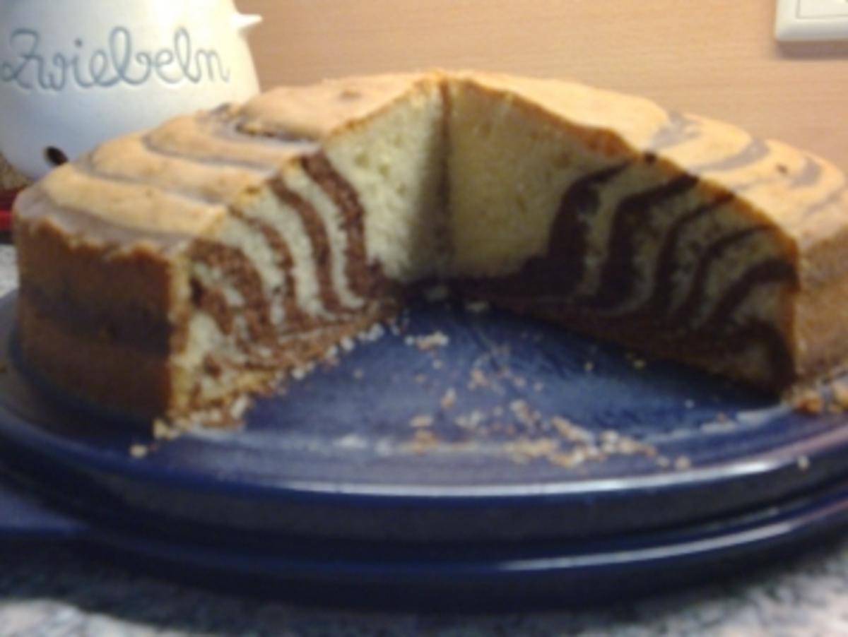 Marzipan-Zebrakuchen - Rezept - Bild Nr. 3