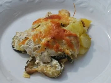 Zucchini-Kartoffel-Gratin mit Hähnchenfilet - Rezept