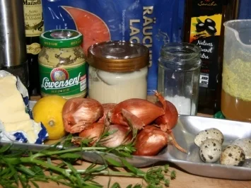 Räucherlachs mit Honigschalotten auf Toast - Rezept - Bild Nr. 2