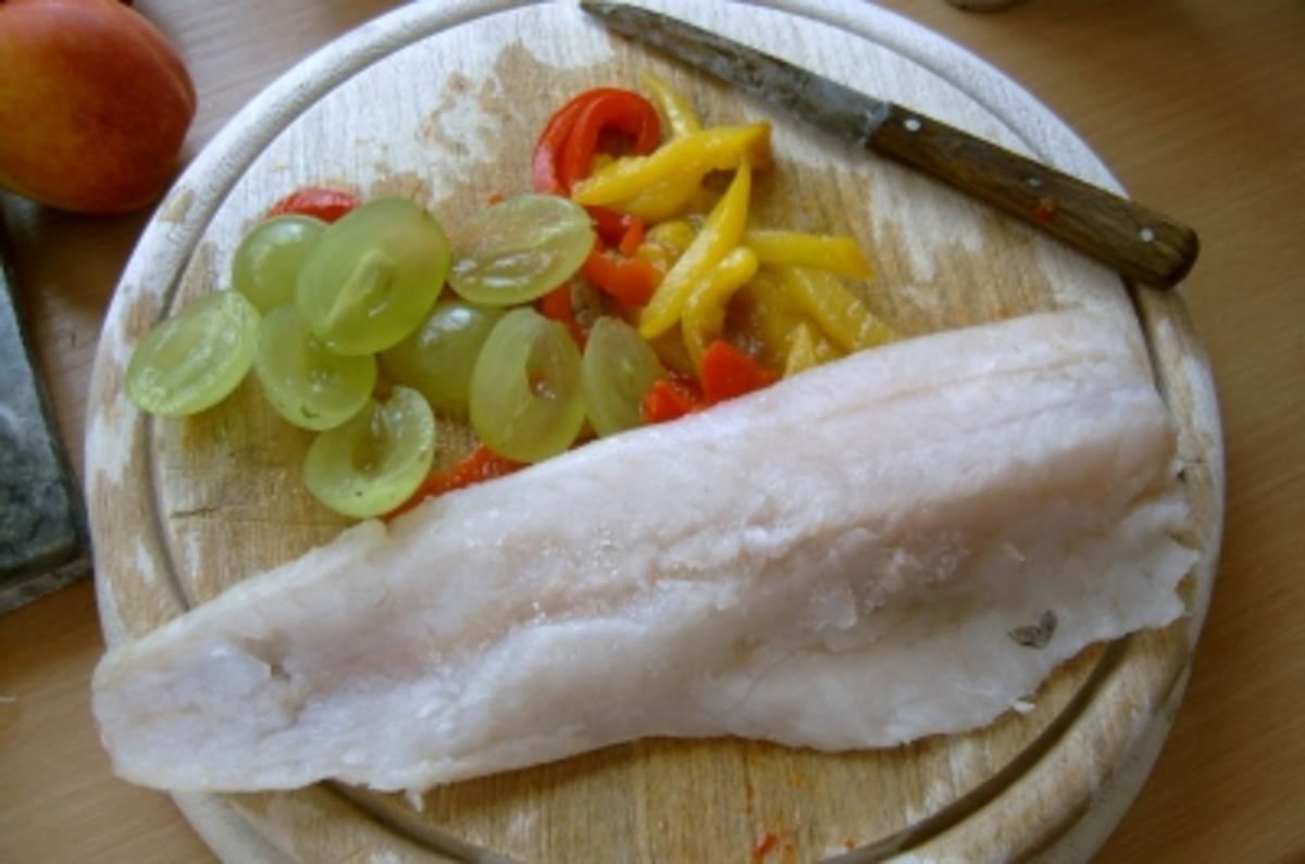 Fisch: Alaska Seelachs mit Feta, Paprika und Trauben - Rezept - Bild Nr. 2