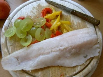 Rezept: Fisch: Alaska Seelachs mit Feta, Paprika und Trauben Bild Nr. 2 Fisch: Alaska Seelachs mit Feta, Paprika und Trauben - Rezept - Bild Nr. 2