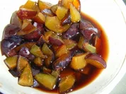 Obstsalat: Balsamico-Zwetgschen - Rezept