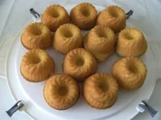 KLEINGEBÄCK - Uta's Eierlikör-Mini-Gugelhüpfer oder Uta's Eierlikör-Muffins (3 cm x 7 cm) - Rezept