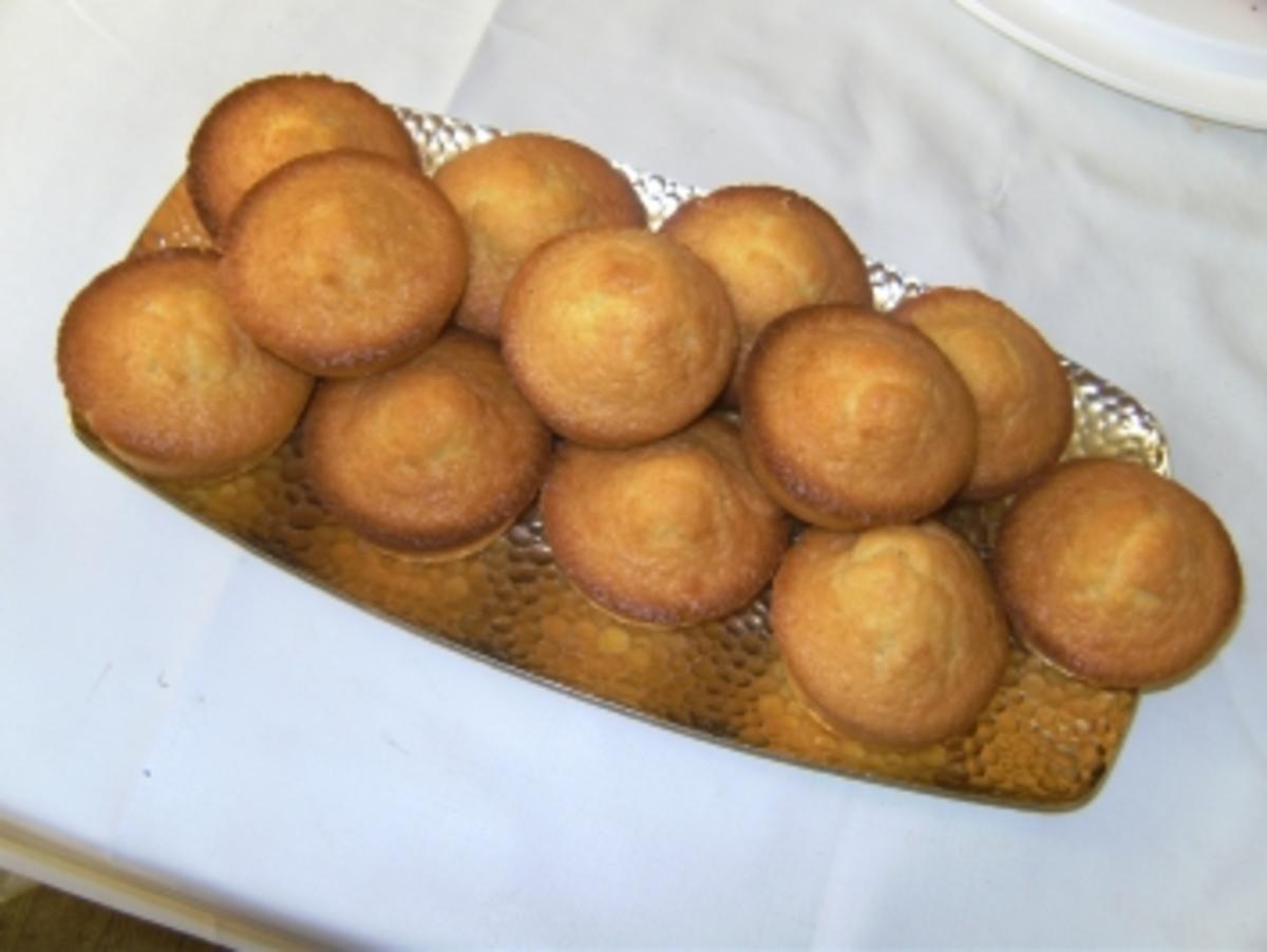 KLEINGEBÄCK - Uta's Eierlikör-Mini-Gugelhüpfer oder Uta's Eierlikör-Muffins (3 cm x 7 cm) - Rezept - Bild Nr. 2