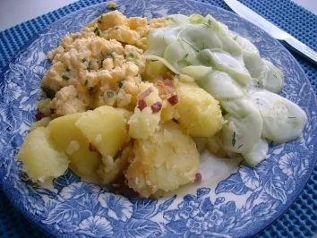 G´schüttelte mit Rührei und Gurkensalat>> - Rezept