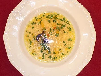 Klares Knoblauchsüppchen mit Sherry - Rezept