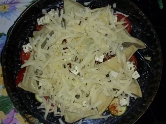 Maultaschenecken auf Zucchini-Tomatenbett mit zweierlei Käse überbacken - Rezept - Bild Nr. 5