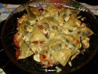 Maultaschenecken auf Zucchini-Tomatenbett mit zweierlei Käse überbacken - Rezept - Bild Nr. 6