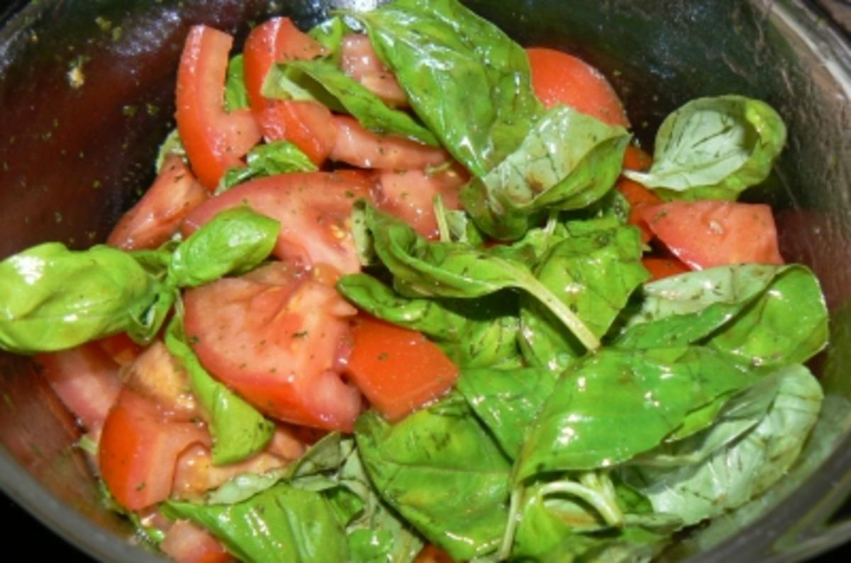 Basilikum-Tomatensalat - Rezept