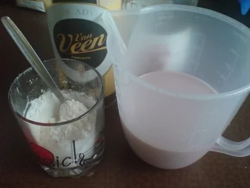 Dessert "Kirsch-Vanille-Creme mit Eierlikörsoße" - Rezept - Bild Nr. 2