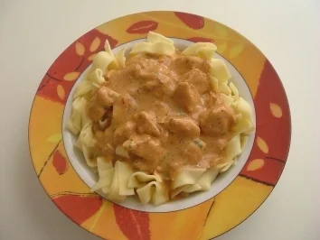 Rezept: HAUPTGERICHT: HÄHNCHENRAGAUT MIT BANDNUDELN HAUPTGERICHT: HÄHNCHENRAGAUT MIT BANDNUDELN - Rezept