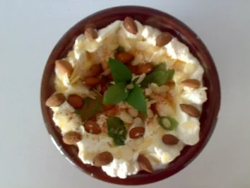 Rezept: ** Dessert & Süßes ** Zimtjoghurt mit Honig und frischer Minze ** Dessert & Süßes ** Zimtjoghurt mit Honig und frischer Minze - Rezept