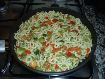 Rezept: Fideuá con Olivenöl sin carne y pescado Fideuá con Olivenöl sin carne y pescado - Rezept