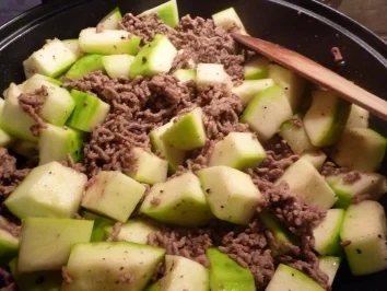 Rezept: Fl/Rind/Schwein: Bärbel's Zucchini-Hacktopf Bild Nr. 2 Fl/Rind/Schwein: Bärbel's Zucchini-Hacktopf - Rezept - Bild Nr. 2