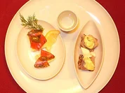 Gebeizter Lachs mit Dill-Honig-Senf und Hering mit Currysalat und Ei - Rezept