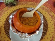 Hauptgericht - Hack - Hokkaido - gefüllt - mit Knoblauchnudeln und Kräutersauce - Rezept