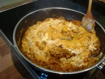 Hauptgericht - Hack - Hokkaido - gefüllt - mit Knoblauchnudeln und Kräutersauce - Rezept - Bild Nr. 3