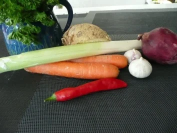 SUPPE /GEMÜSE /Tomatensuppe /kalt evtl. mit Ingwer und Ziegenkäsenocken - Rezept - Bild Nr. 2