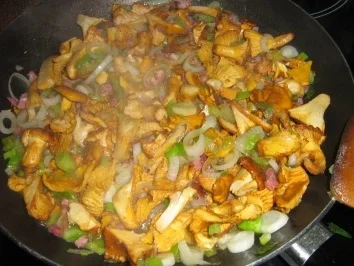 Rezept: Pfifferling-Omelett Bild Nr. 6 Pfifferling-Omelett - Rezept - Bild Nr. 6