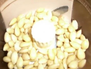 Rezept: selbstgemachtes Marzipan Bild Nr. 2 selbstgemachtes Marzipan - Rezept - Bild Nr. 2