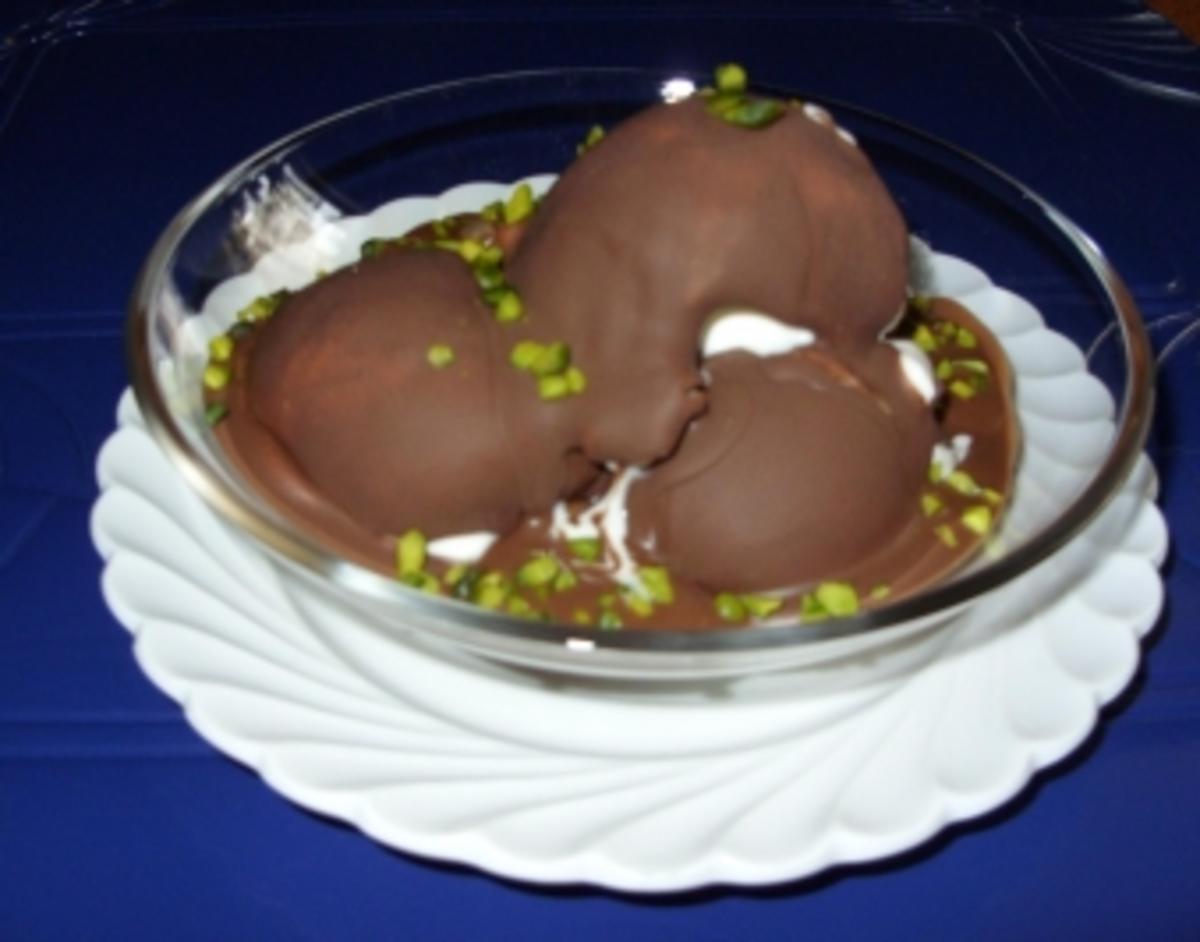 Joghurt-Sahne-Eis mit Schokoladenüberzug und Pistazienkerne - Rezept - Bild Nr. 4