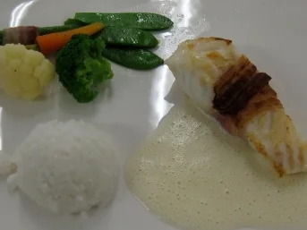 Bretonischer Steinbutt mit Limetten-Rieslingsoße, Saisongemüse und Basmatireis - Rezept