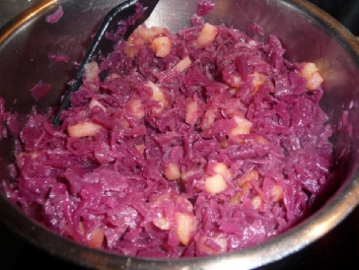 Falscher Hase mit Apfelrotkohl und Kroketten - Rezept - Bild Nr. 3