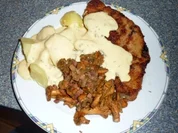 Schnitzel mit Pfifferlinge,Salzkartoffeln und Sauce Hollandaise - Rezept